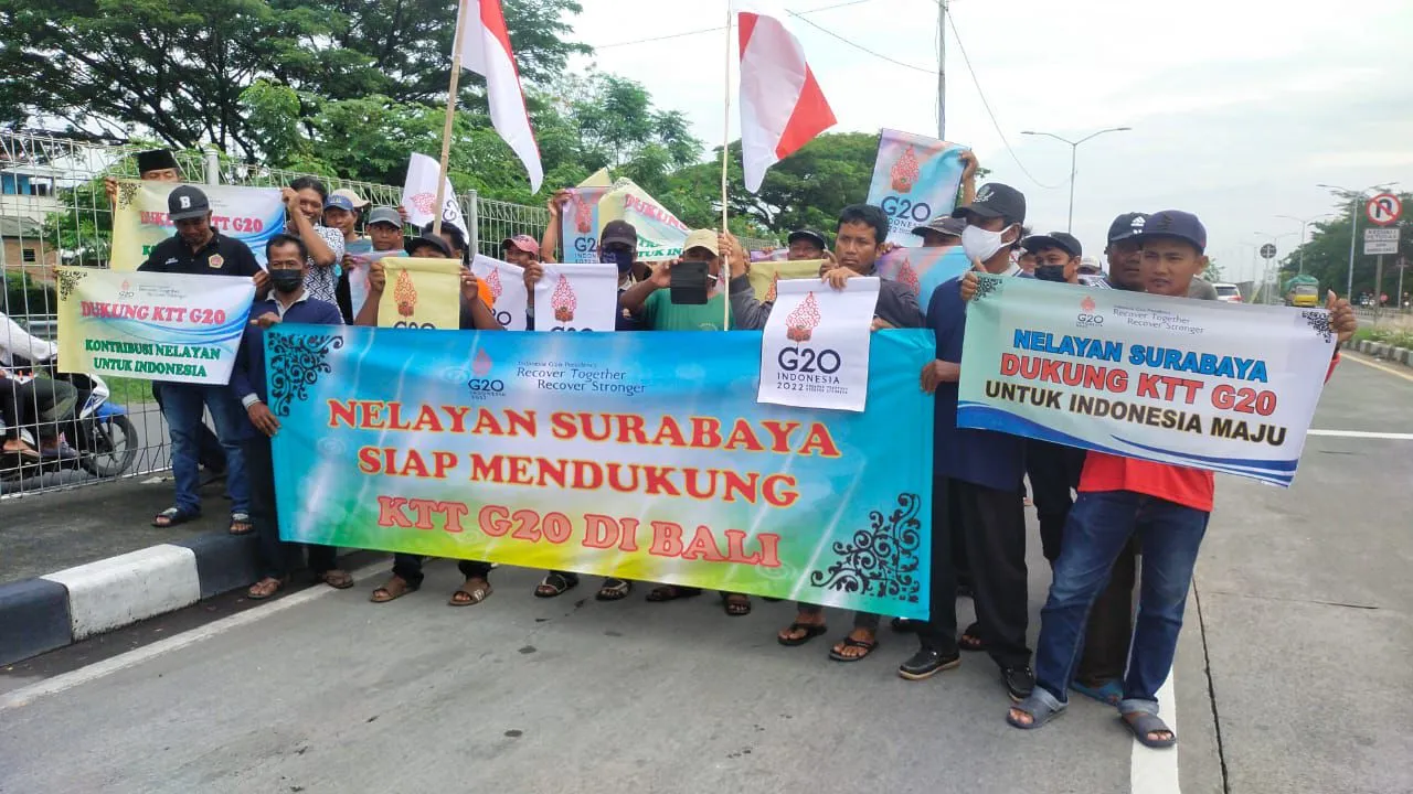 Dukung KTT G20 Bali, Nelayan di Surabaya Gelar Aksi Flash Mob