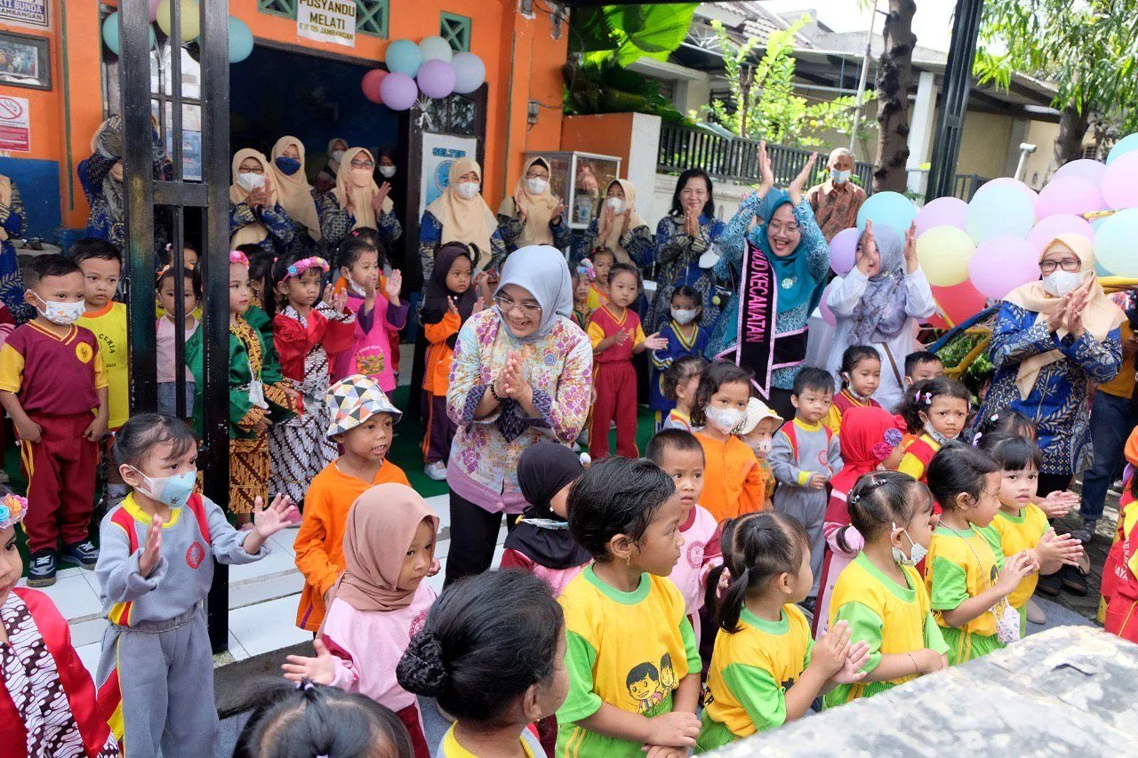 853 Pos Paud Terpadu di Surabaya Terima Bantuan 742 Unit Komputer