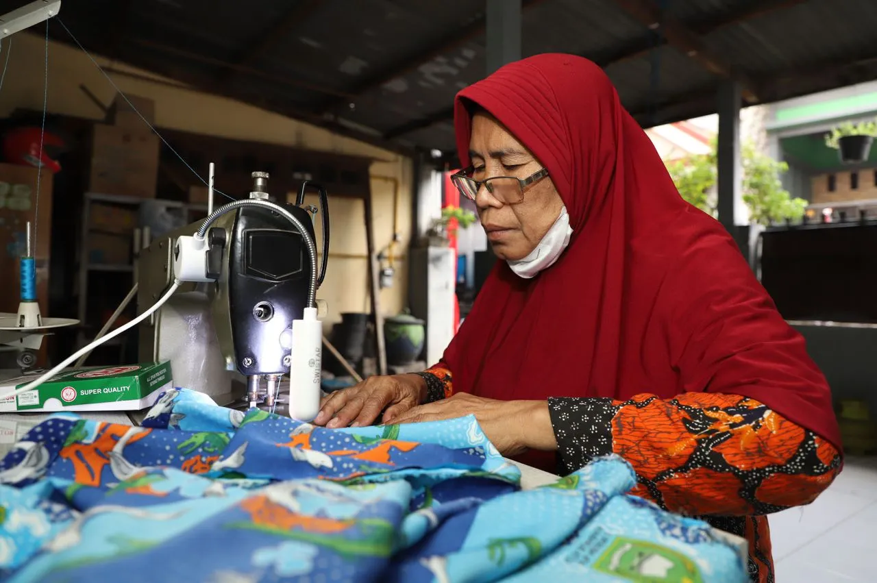 Ibu - Ibu Majelis Taklim di Surabaya Diberi Pelatihan Jahit, Ini Tujuannya