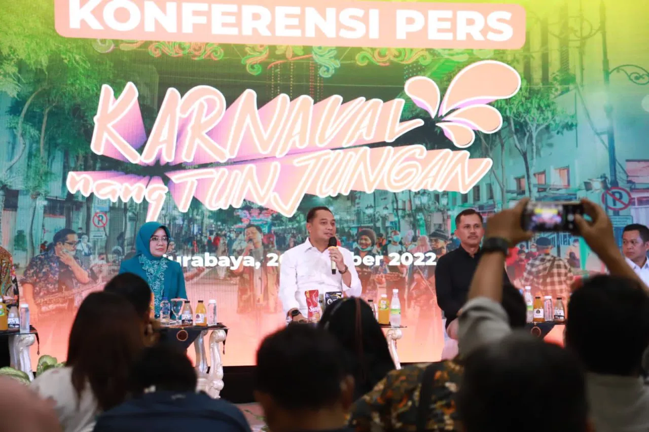 Karnaval nang Tunjungan: Ajang Populerkan Batik Suro dan Bojo Ke Generasi Milenial