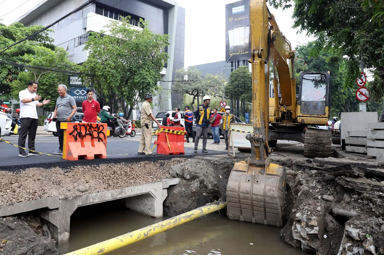 Ada Pengerjaan Saluran Air di 55 Titik, Wali Kota Eri Cahyadi: Mohon Maaf Beberapa Jalan Ditutup