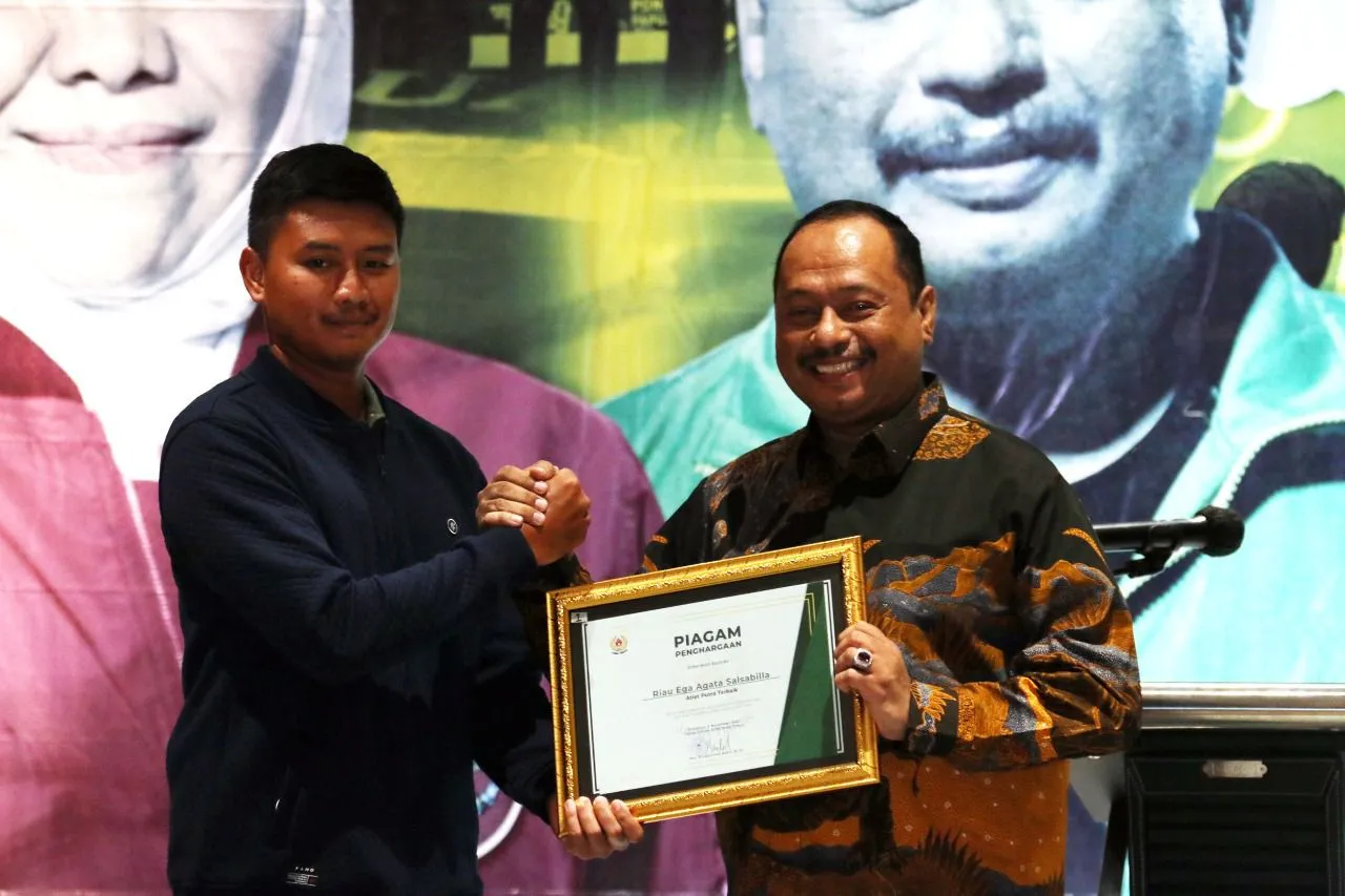 Riau Ega dan Alisya Mellynar Raih Atlet Terbaik di Ajang KONI Jatim Award 2022