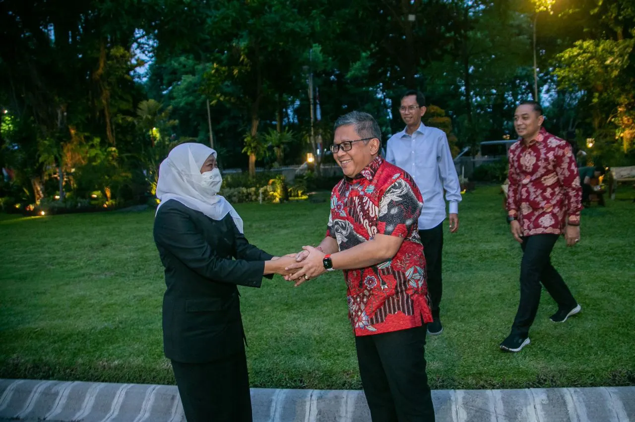 Pertemuan Tertutup Bareng Khofifah dan Eri Cahyadi Terkait Pilgub Jatim? Hasto Tersenyum Simpul
