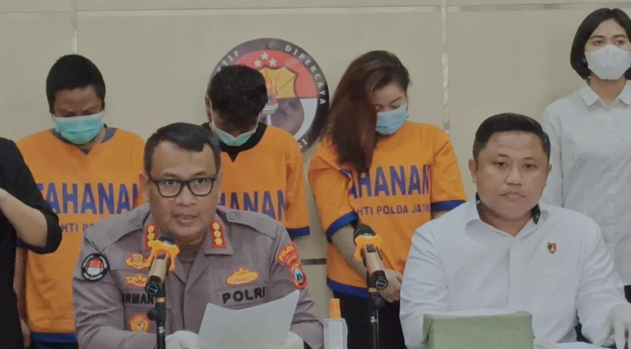 Ini Sosok Papi dan Mami Muncikari 19 PSK Pasuruan Saat Digelandang Polisi