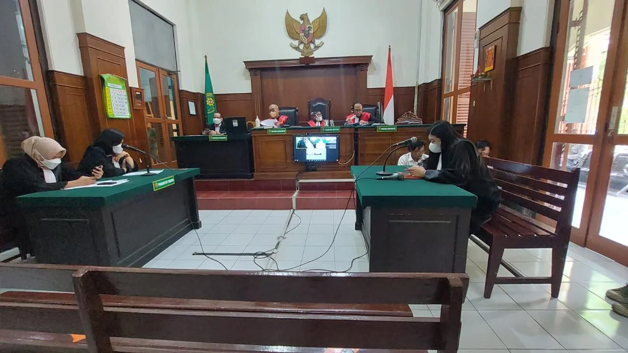 PN Surabaya Vonis Bebas Komut PT SBE Indro Parjitno Kasus Penipuan