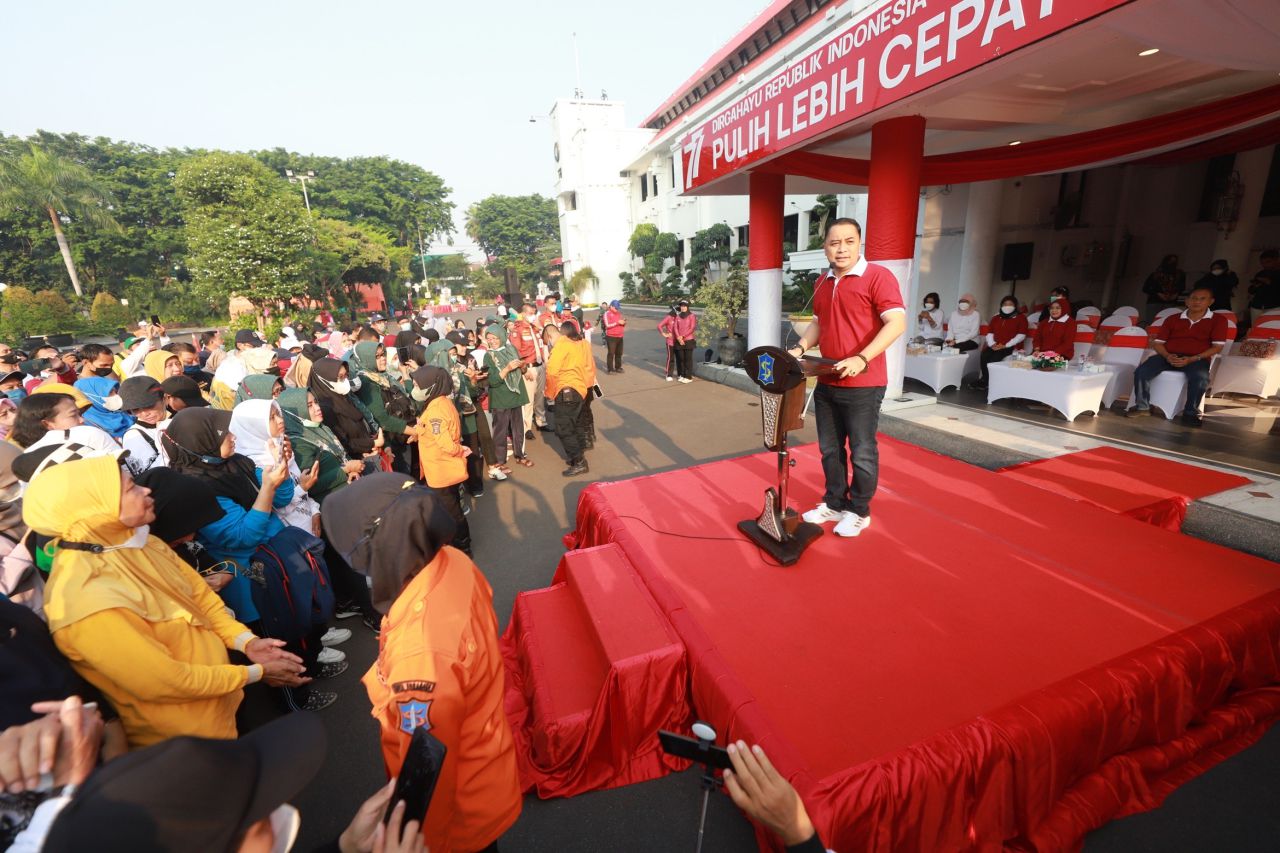 Wali Kota Eri Kepada Guru di Surabaya: Didiklah Anak - anak dengan Tulus Iklas