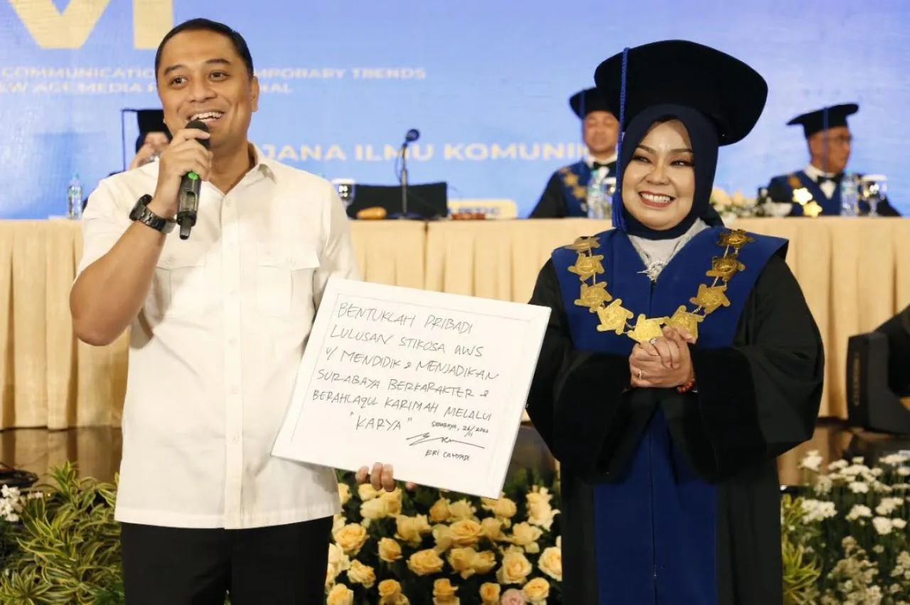 Di Wisuda Stikosa AWS, Wali Kota Eri Cahyadi Sebut Peran Media Luar Biasa!