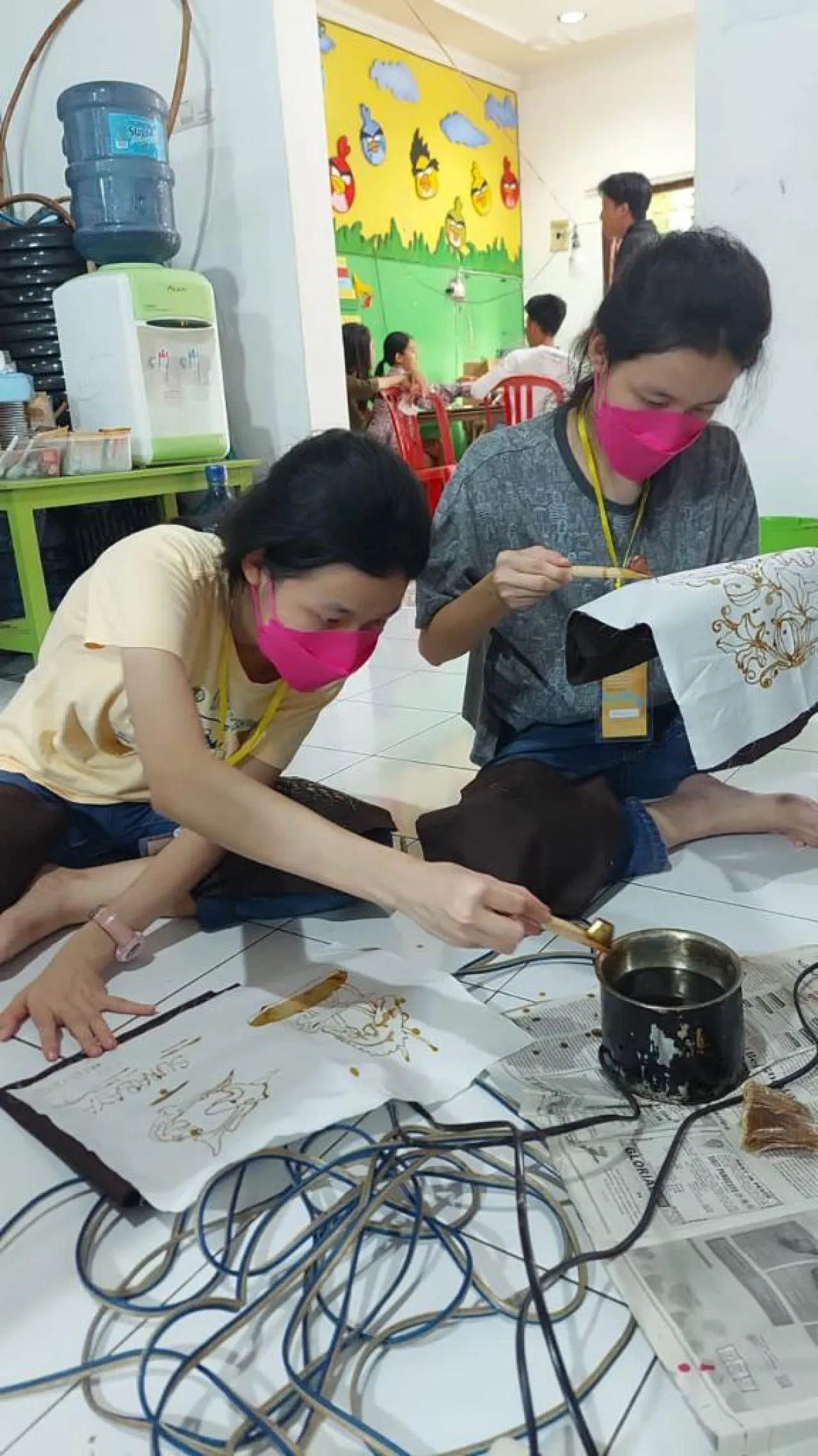 Mahasiswa Asing Belajar Membatik di Kampung Batik Tin Gundih Surabaya