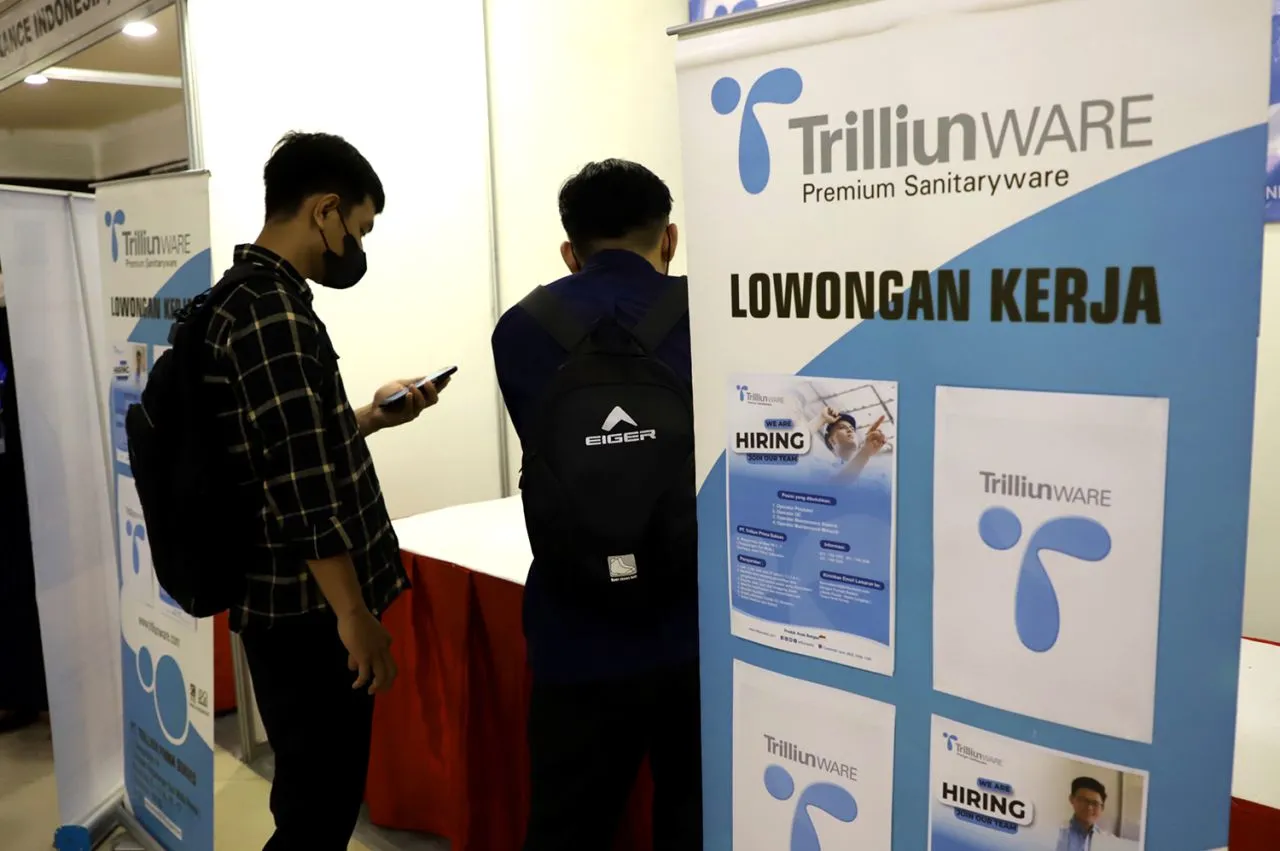 Ribuan Pelamar Serbu Bursa Kerja Assik Surabaya