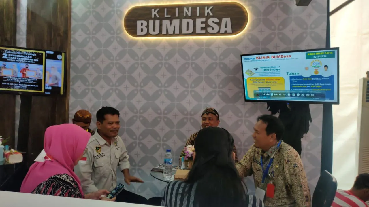 Warga Madiun Antusias Periksa Kesehatan di Stand Klinik Gratis Milik Bumdesa