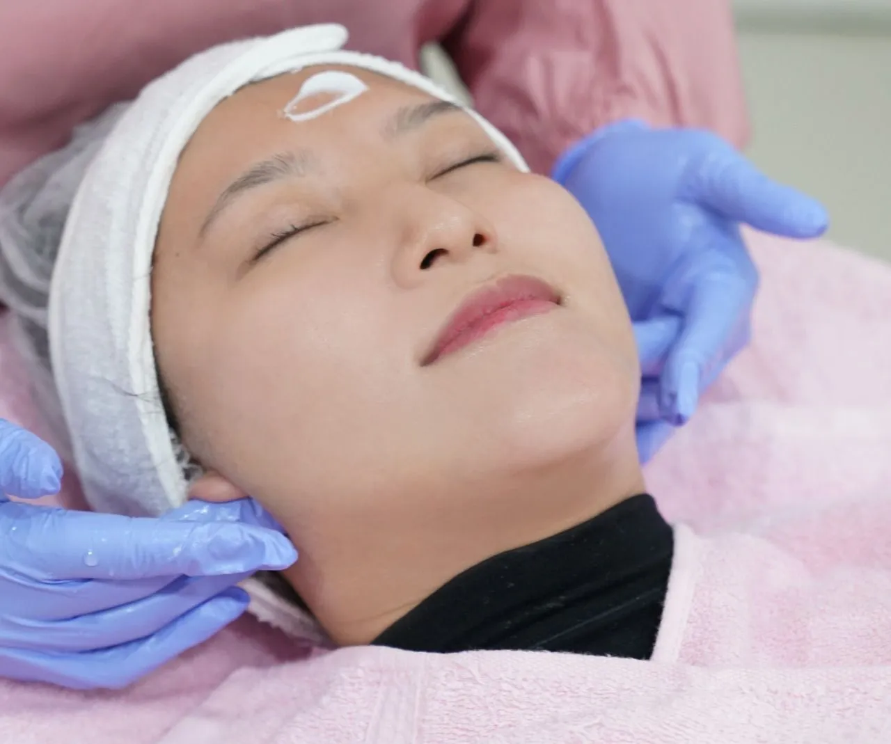 Tampil Glowing di Tahun 2023, Manfaatkan Promo Menarik Facial dari KLT The Aesthetic Clinic