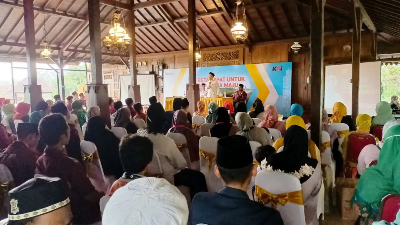 Operasikan 484 KA Per Hari , Mufti Anam: Bukti KAI Sukseskan Angkutan Nataru 2023