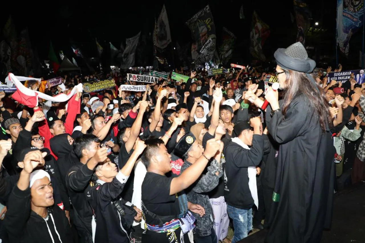 Di Malang, Puluhan Ribu Kyai Muda Jatim Pendukung Ganjar Berselawat Marajut Silaturahmi
