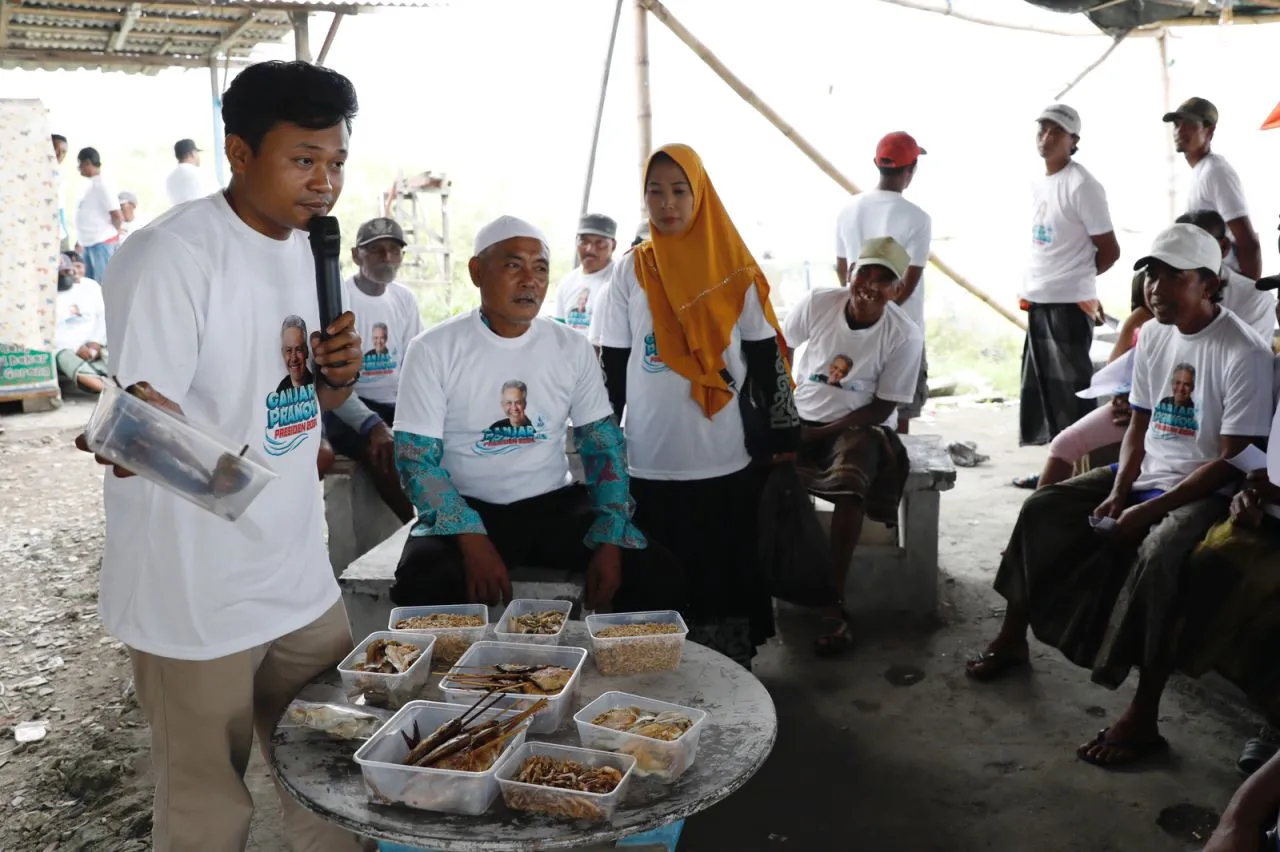 Relawan Ganjar Beri Pelatihan Pengolahan Ikan dan Keselamatan Berlayar Ke Nelayan Surabaya