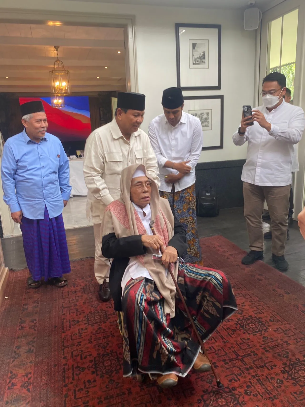 Bertemu Belasan Ulama-Kiai Sepuh Jatim: Prabowo Minta Restu Untuk 2024