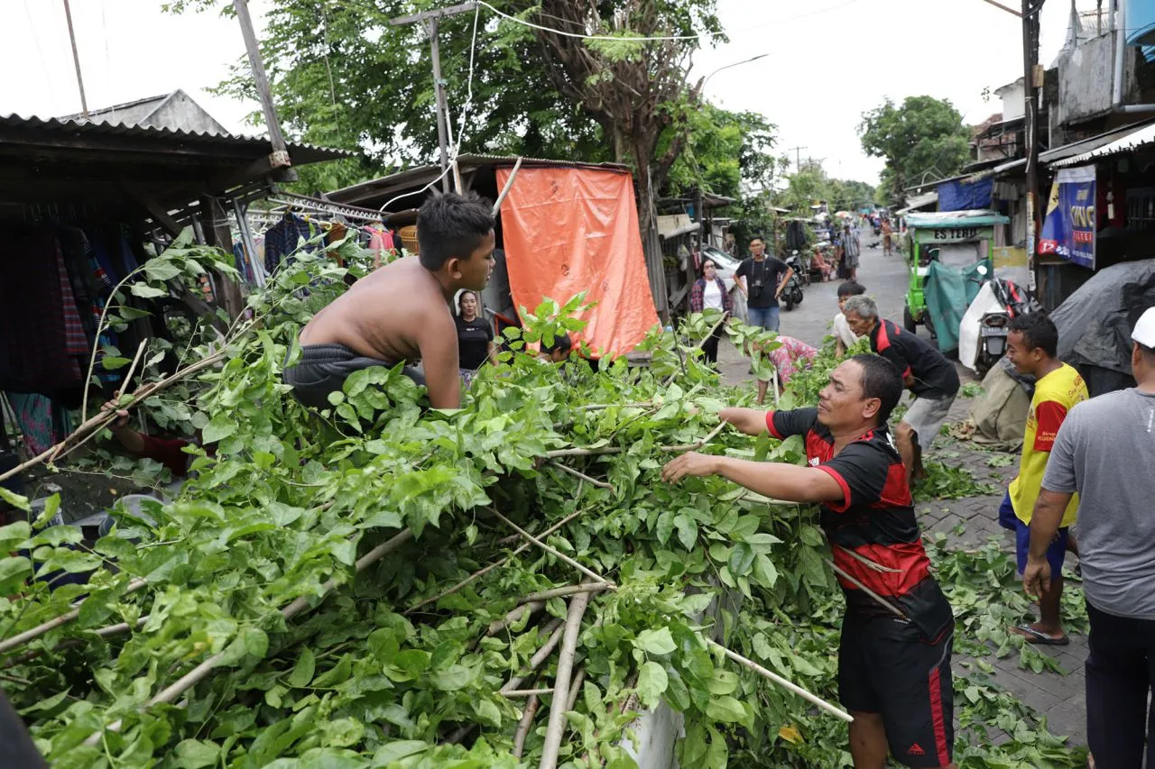 Remaja Kampung Dilibatkan Kerja Bakti "Surabaya Bergerak"