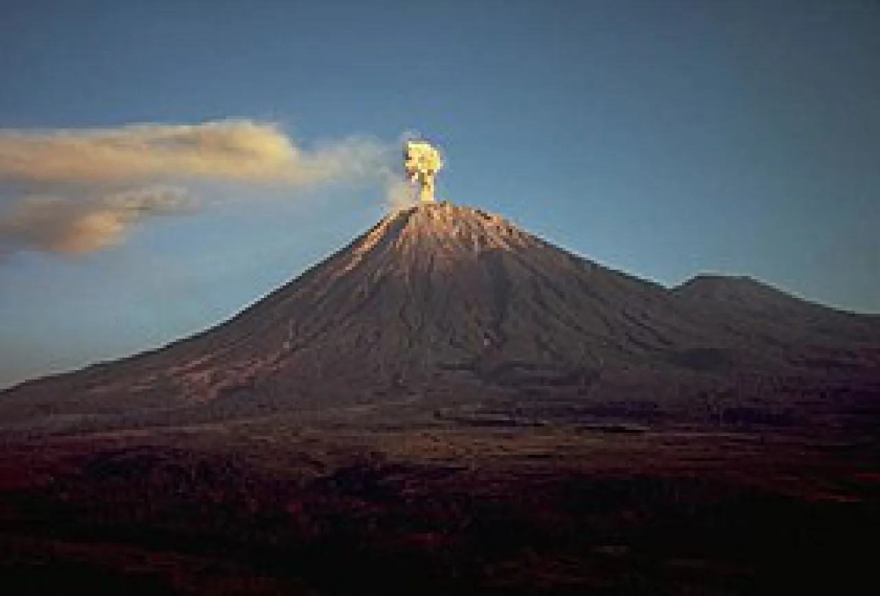 Status Gunung Semeru Naik Level IV, Gubernur Khofifah Minta Masyarakat Tidak Panik!