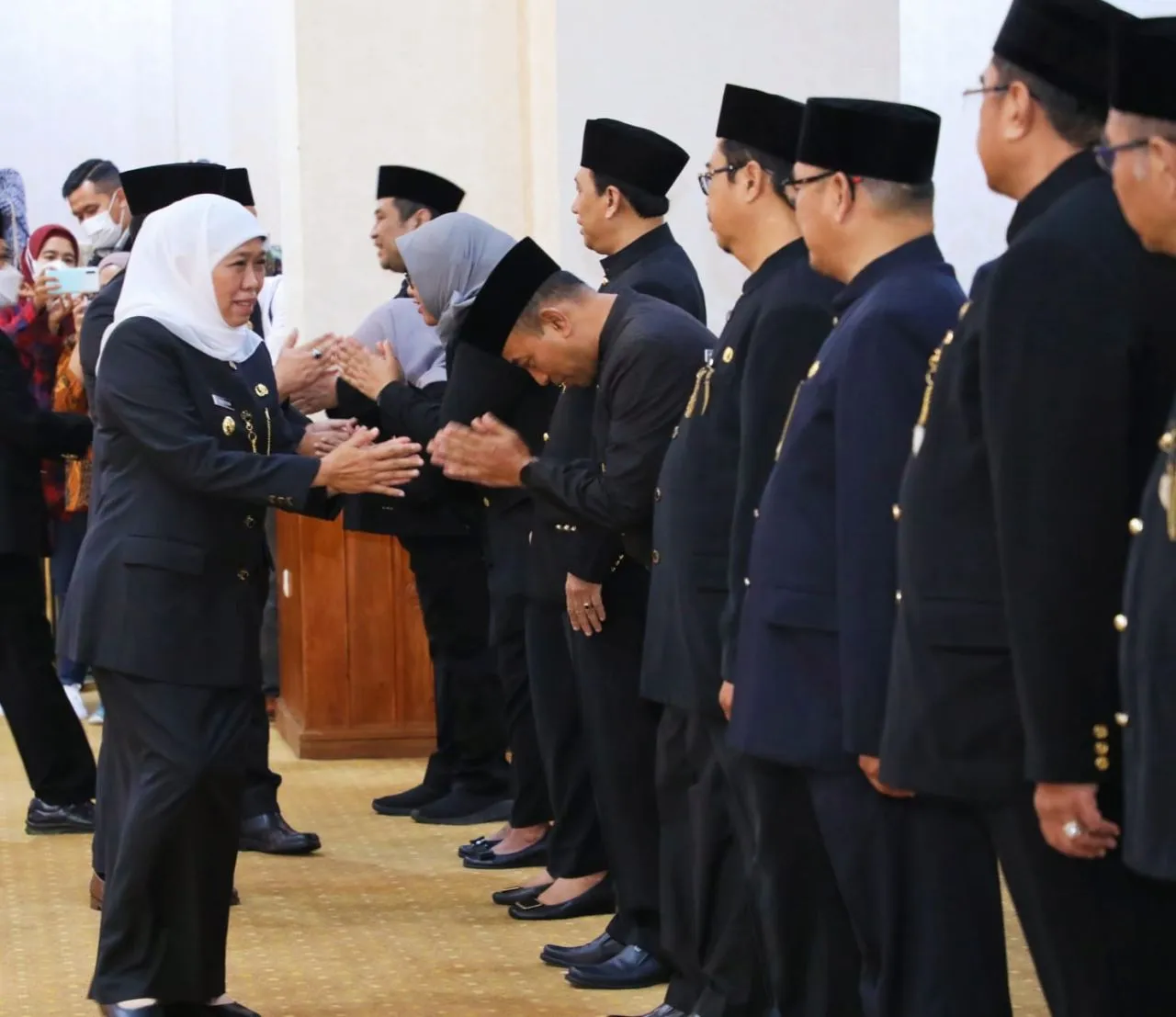 Gubernur Khofifah Lantik 11 Pejabat Eselon II, Berikut Daftar Namanya