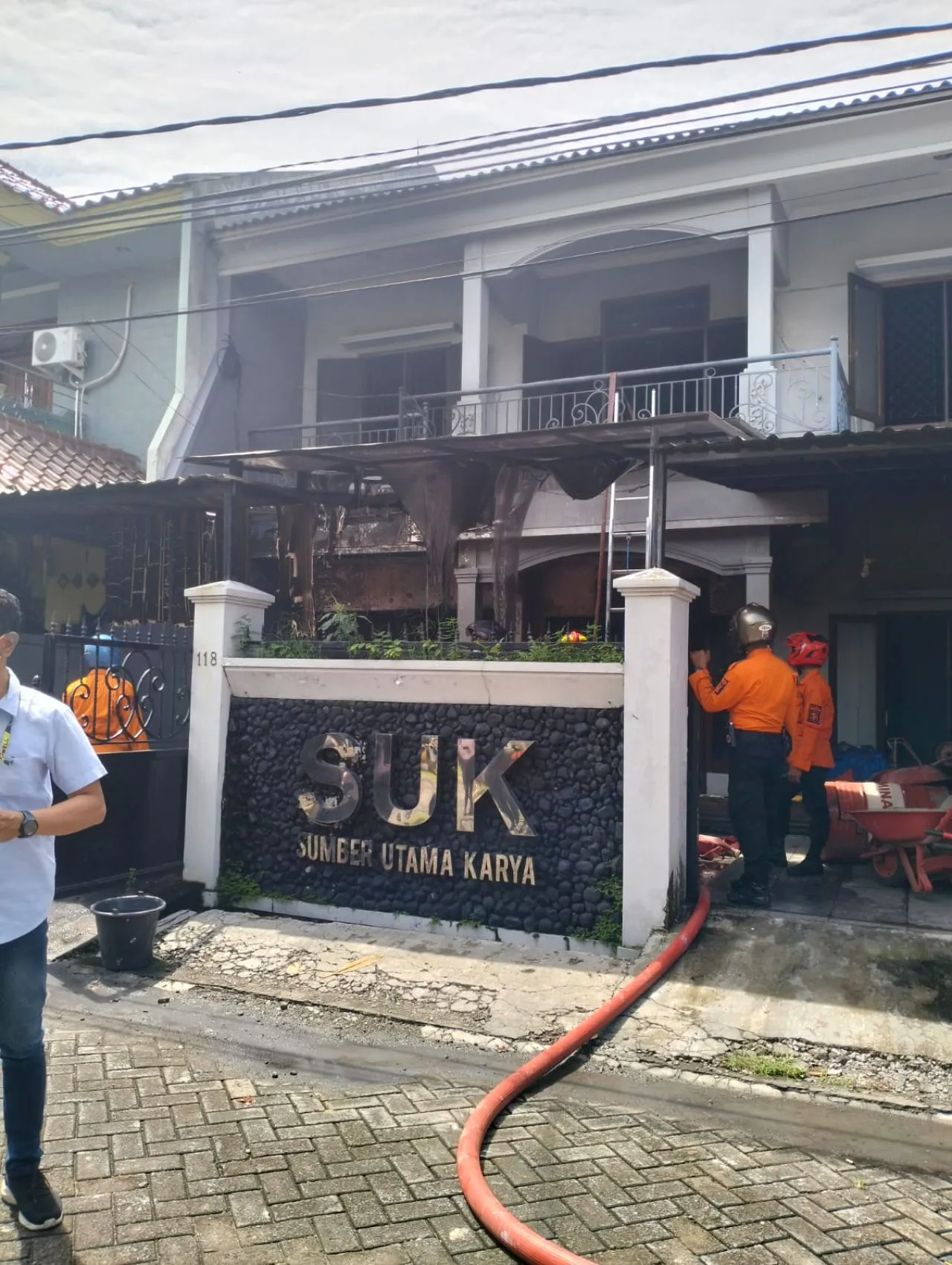 Gudang di Sidosermo PDK Terbakar, 2 Orang Alami Luka Bakar