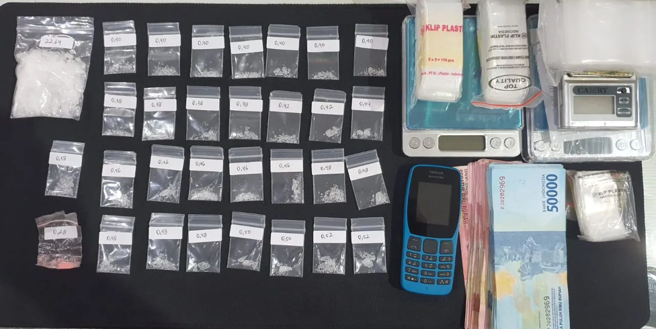 Polisi Gerebek Rumah Bandar Narkoba di Surabaya, Sita 30 Poket Sabu Siap Edar