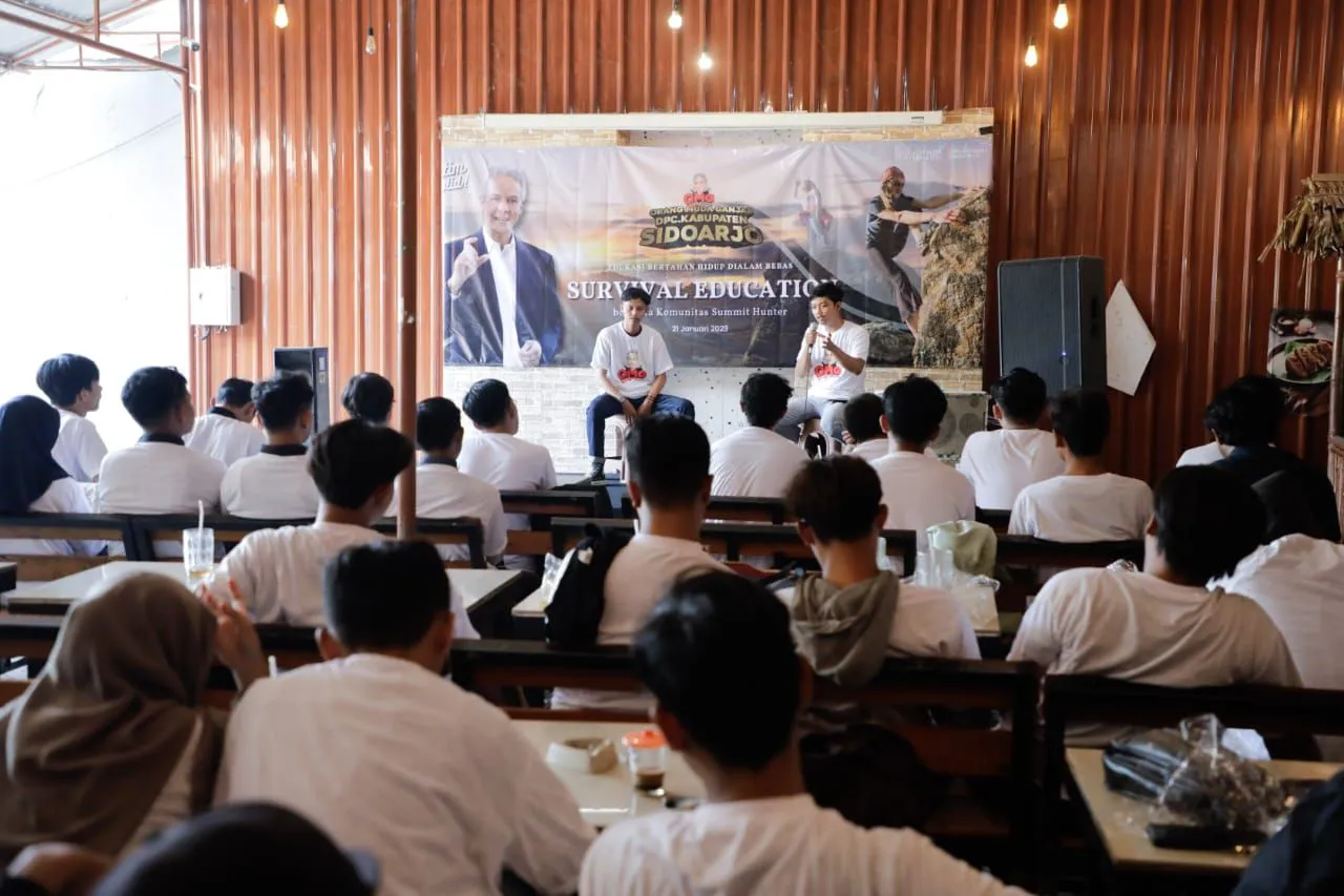 Gaet Suara Milenial, Orang Muda Ganjar Jatim Gelar Seminar Betahan Hidup di Alam Bebas