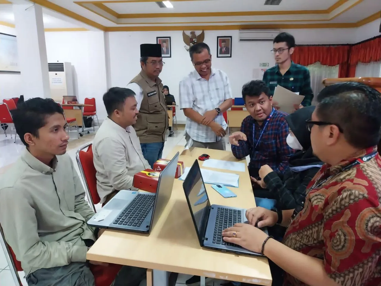 Masa Perbaikan Ditutup, 17 Balon DPD Serahkan Dokumen Syarat Dukungan Minimal Pemilih Perbaikan ke KPU Jatim