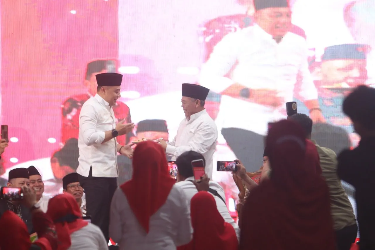 Tepuk Tangan Meriah saat Eri Cahyadi Disebut Calon Gubernur di Istighosah PDIP Jatim