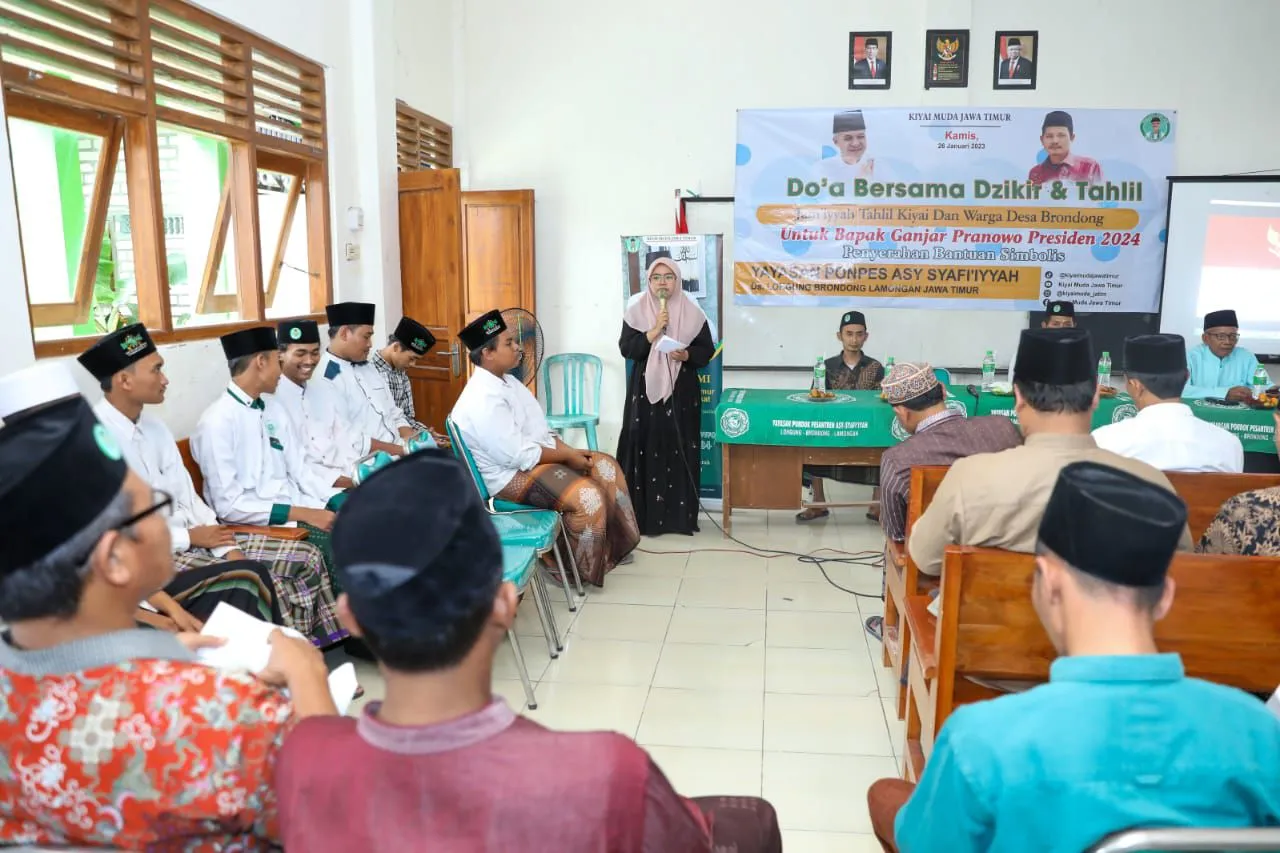Kiyai Muda Pendukung Ganjar Bagikan Pengeras Suara hingga Karpet di Ponpes Lamongan