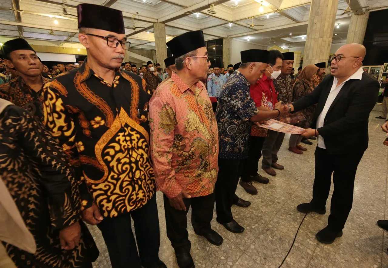 Dihadapan Pengurus Kampung Terpilih, Wali Kota Eri Cahyadi: Tak Copot, Kalau Terlibat Pungli!