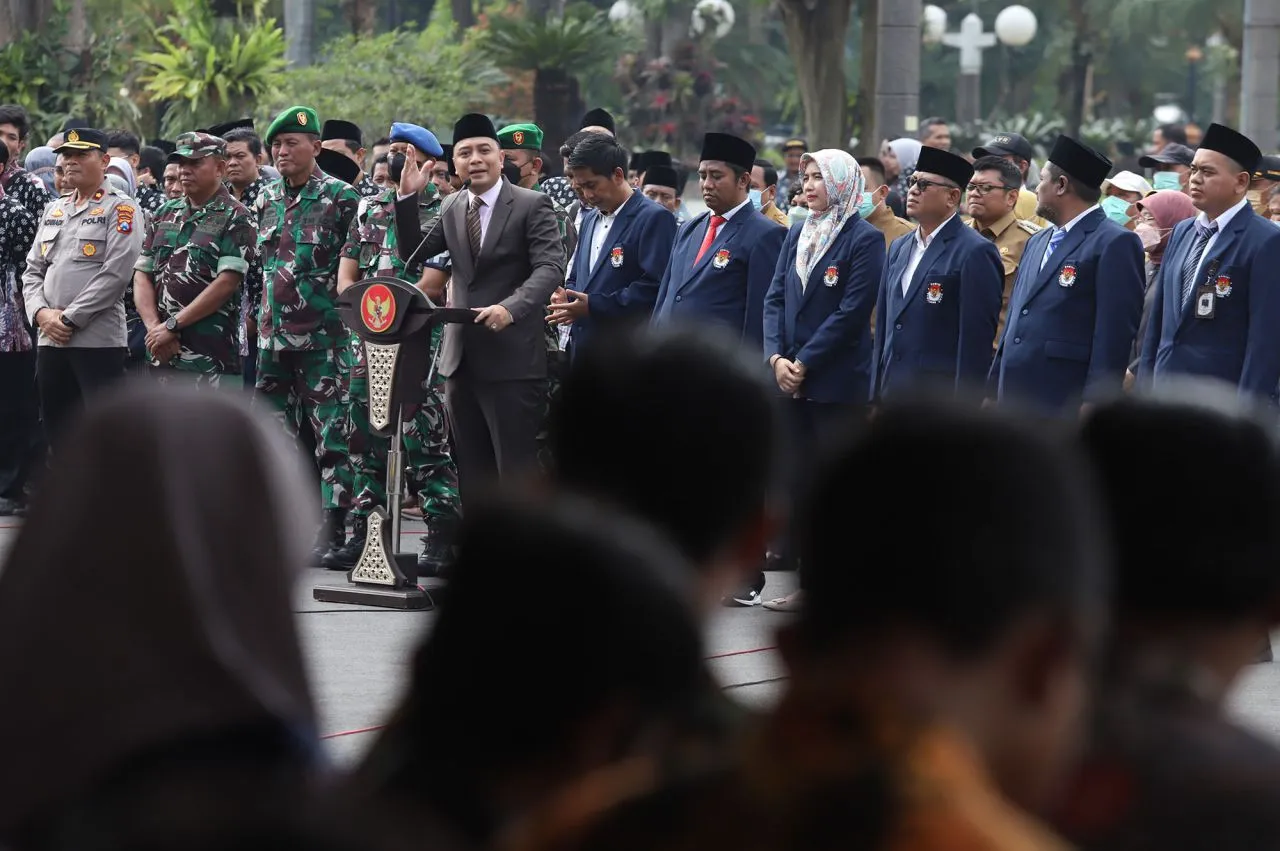 Lantik Ratusan PPS Pemilu 2024, Wali Kota Eri Cahyadi: Jangan Golput!