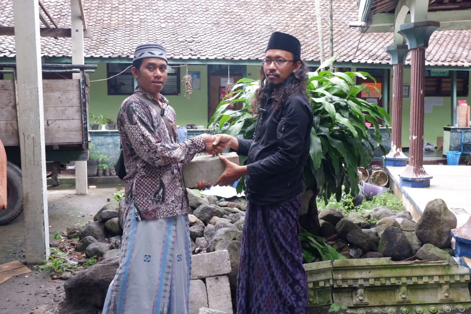GGN Dukung Ganjar Gelar Doa Bersama dan Bantu Ponpes di Tulungagung