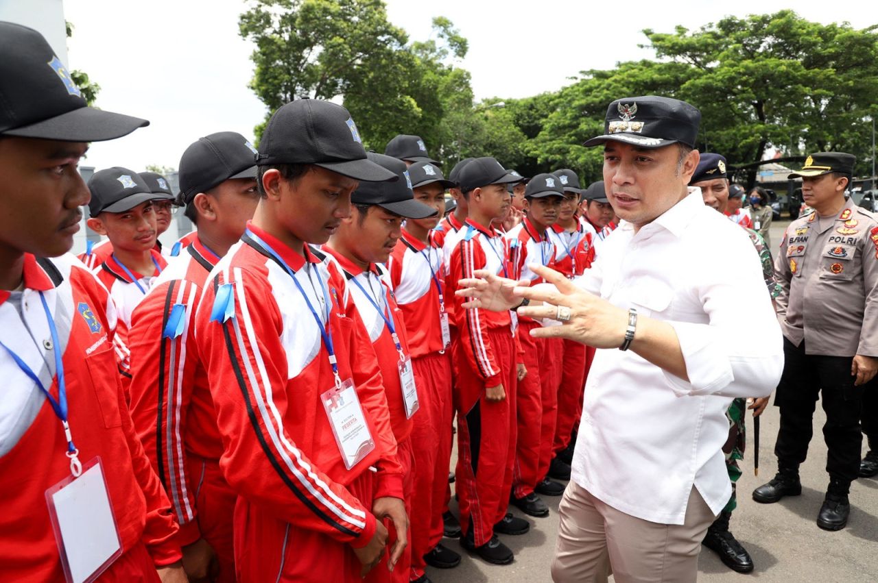 Pelajar hingga Pejabat Pemkot Surabaya Masuk Sekolah Kebangsaan