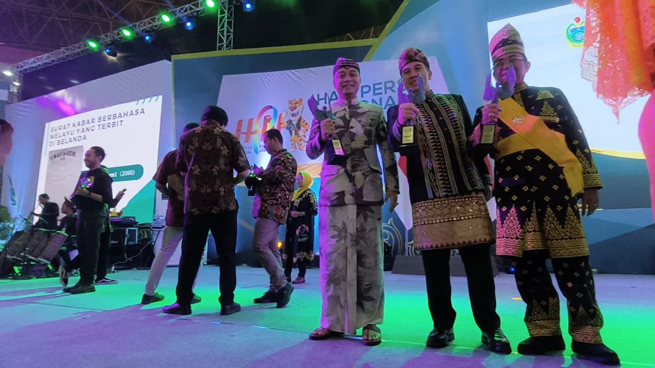 Hadiri Puncak HPN 2023, Wali Kota Eri Cahyadi Terima Trofi Abyakta dari PWI