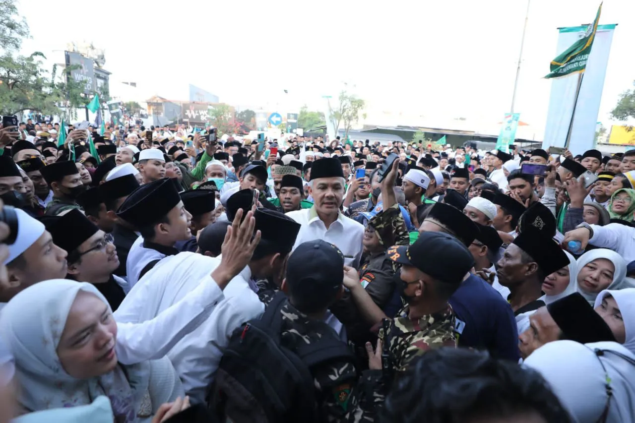 Hadir di Harlah Satu Abad NU, Ribuan Nahdliyin Serempak Teriak: Ganjar 'Presidenku'!
