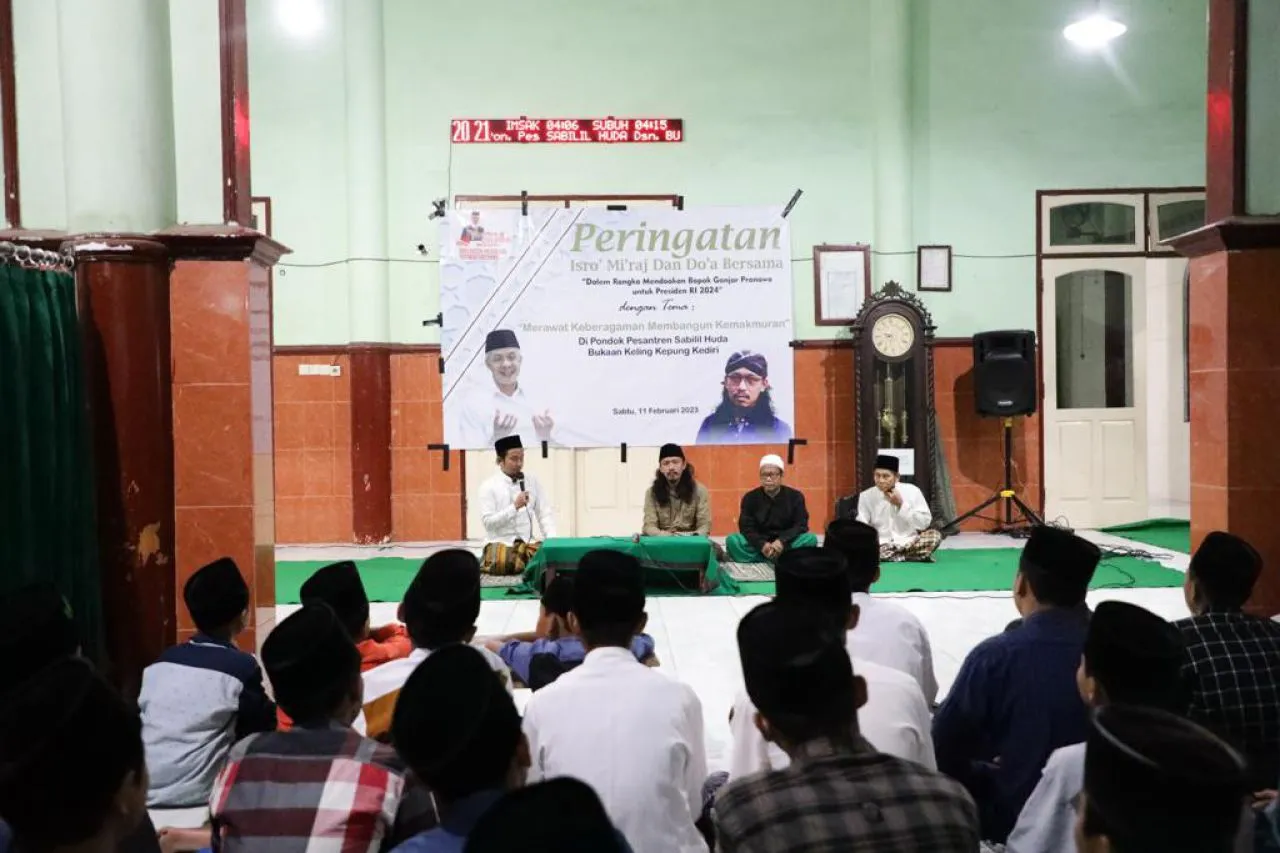 Gus-Gus Nusantara Jawa Timur Pendukung Ganjar Serahkan Bantuan Pengeras Suara