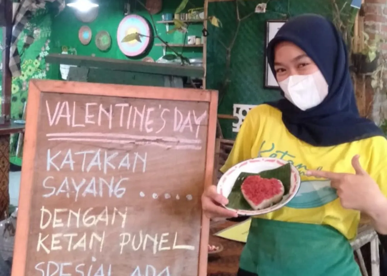 Valentine Day, Kedai Ketan Punel di Surabaya Sajikan Menu Berbentuk Hati
