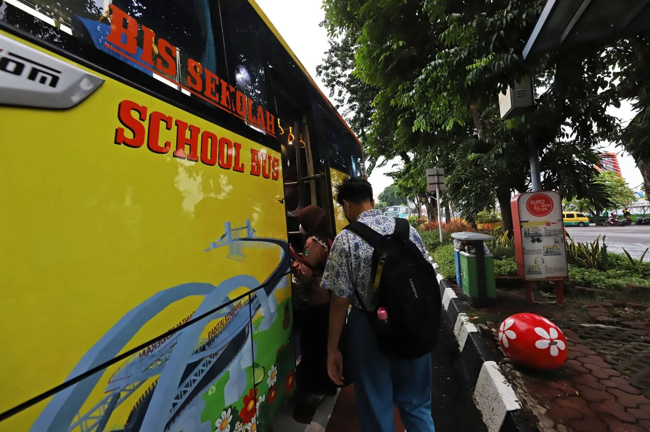 Pemkot Surabaya Operasikan 9 Bus Sekolah Gratis untuk Redam Trek - trekan