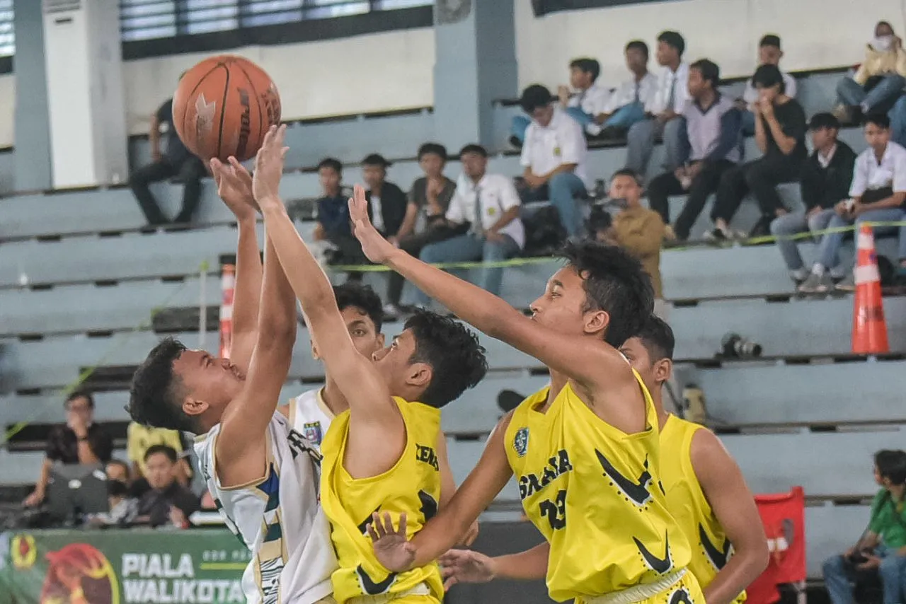 Ratusan Pelajar se-Surabaya Raya Berebut Piala Walikota di Kejuaran Bola Basket