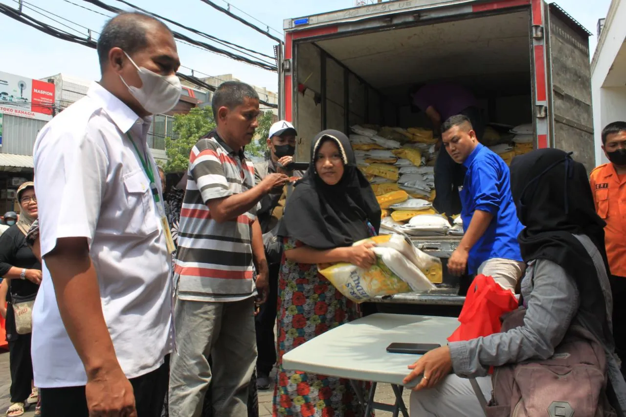 Gelar Operasi Pasar, Pemkot Surabaya Gelontorkan 32,3 Ton Beras