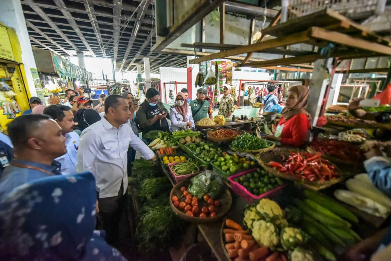 Begini Strategi Wali Kota Eri Tekan Harga Cabai dan Bawang Merah di Surabaya