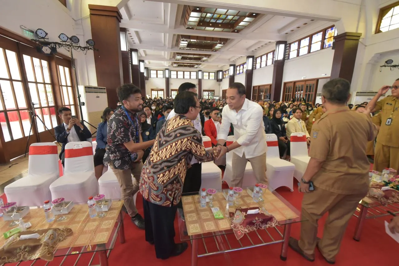 Lepas Mahasiswa Magang, Wali Kota Eri Cahyadi: Perkuat Pelayanan Adminduk yang Semuanya Digital