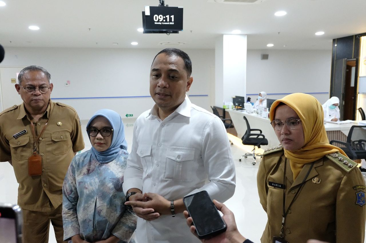 Wali Kota Eri Jenguk Petugas Satpol PP Korban Tabrakan Saat Penyekatan Balap Liar