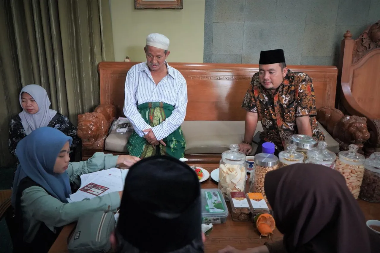 Lakukan Coklit, KPU Jatim Sambangi Rumah Bupati Sidoarjo di Komplek Ponpes Bumi Sholawat
