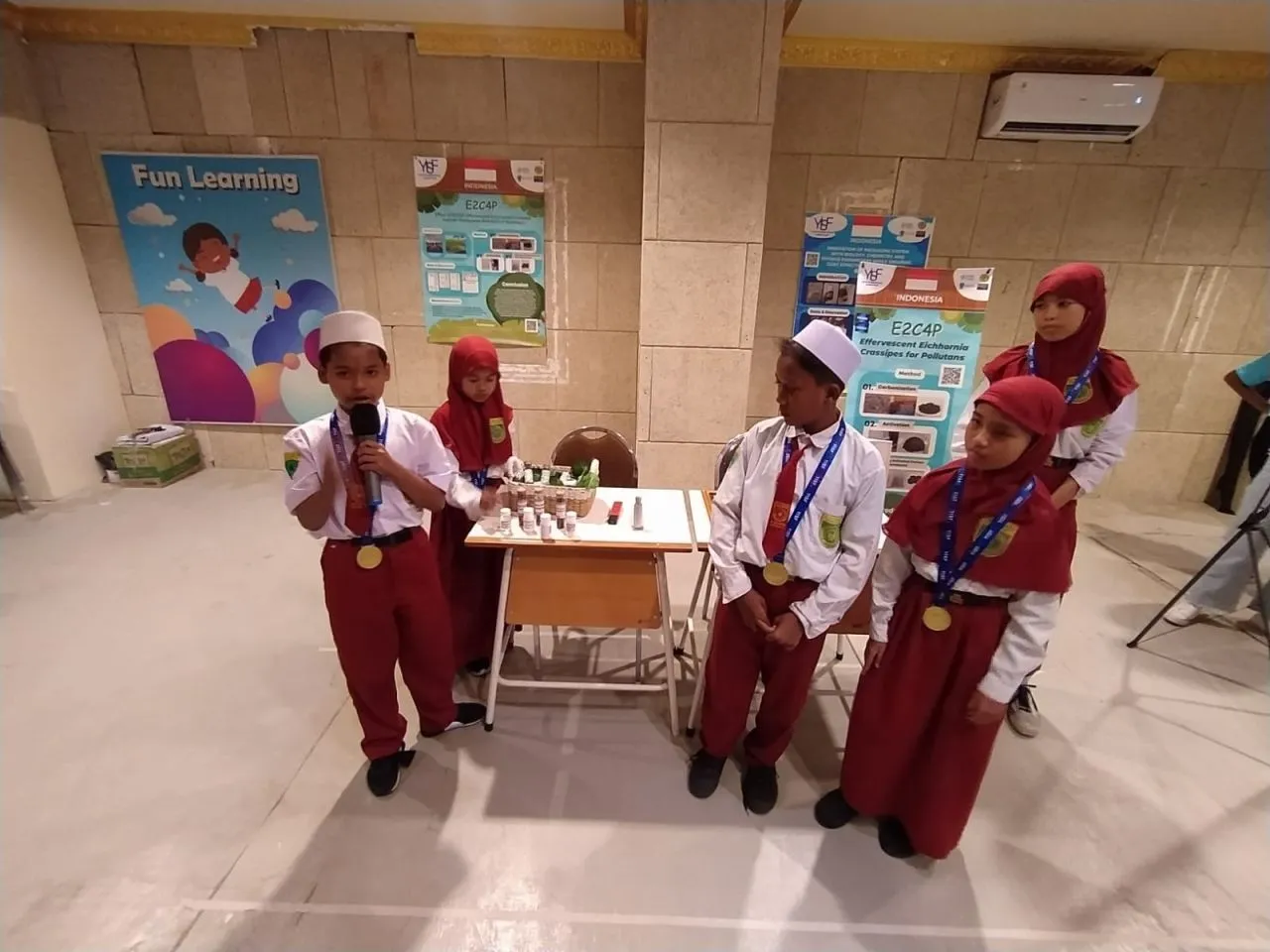 Di Ajang YISF, Siswa MI Dewi Sartika Surabaya Raih Medali Emas Kalahkan 30 Negara
