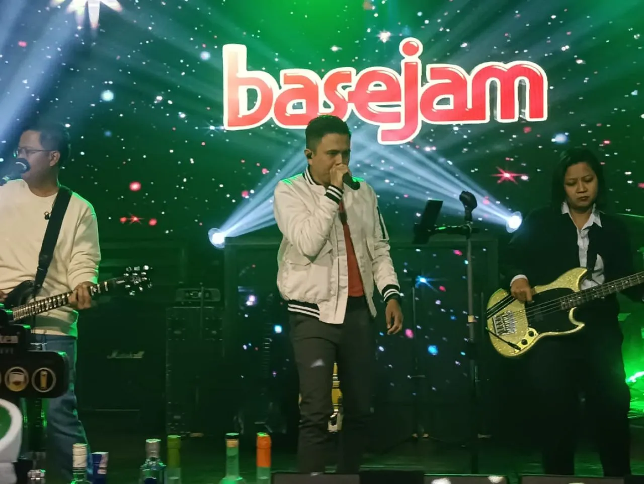 Base Jam Bawakan 13 Lagu di Konser 'Love Harmony Home' Colors Pub Surabaya