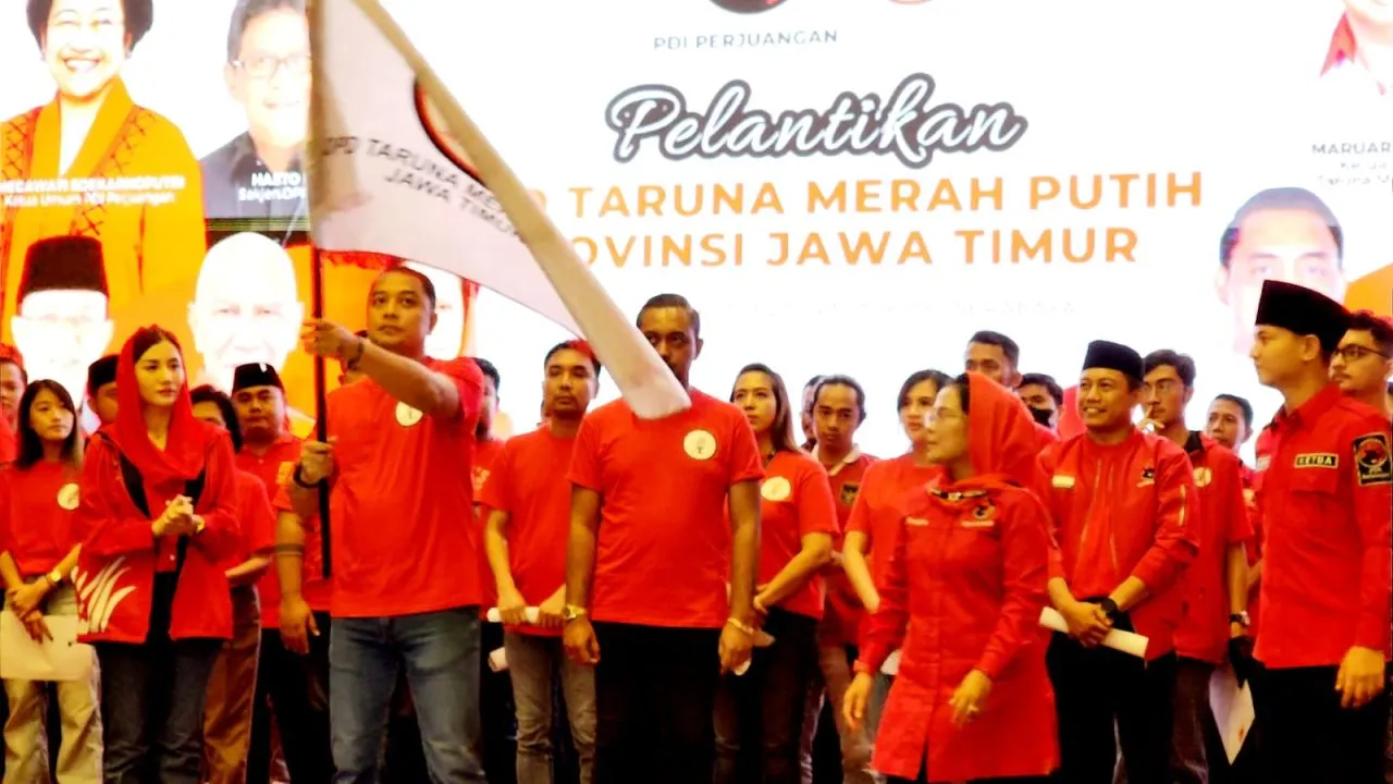 Hasto Pimpin Pelantikan Eri Cahyadi Jadi Ketua TMP Jatim
