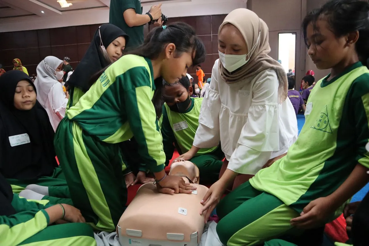 500 Pelajar Surabaya Diberi Pelatihan Pertolongan Pertama dalam Kecelakaan, Ini Laporannya