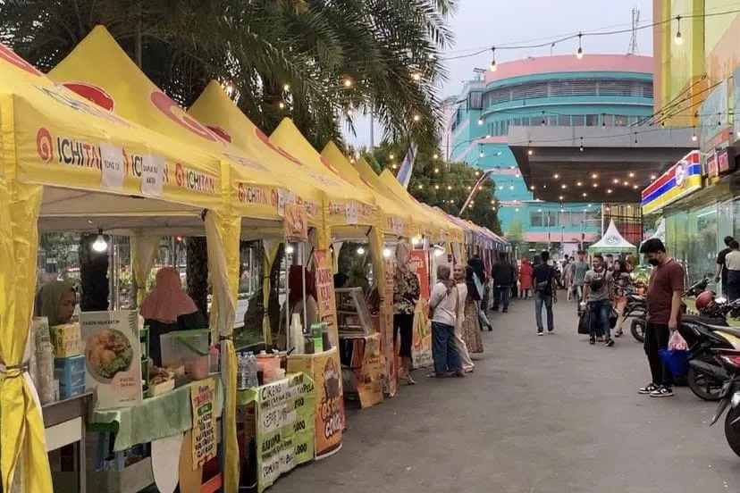 Berburu Takjil di Pasar Turi Baru, dari Semanggi Hingga Lontong Balap