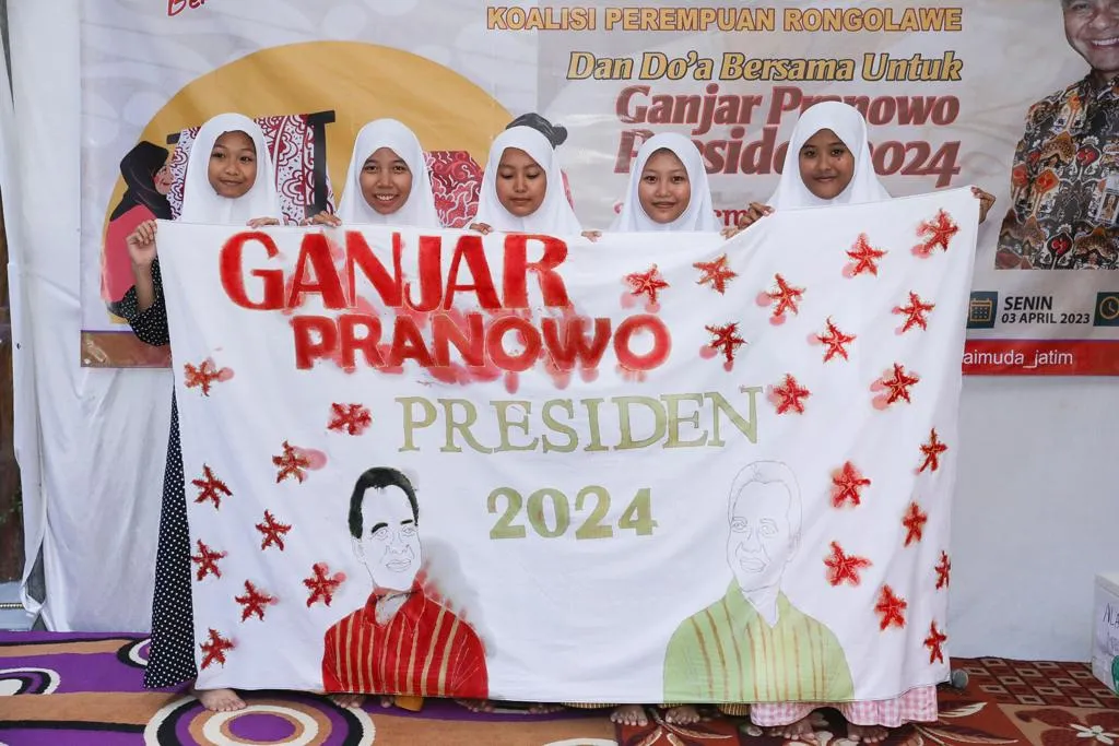 Kyai Muda Dukung Ganjar Gelar Pelatihan Membatik Bersama Santri di Tuban
