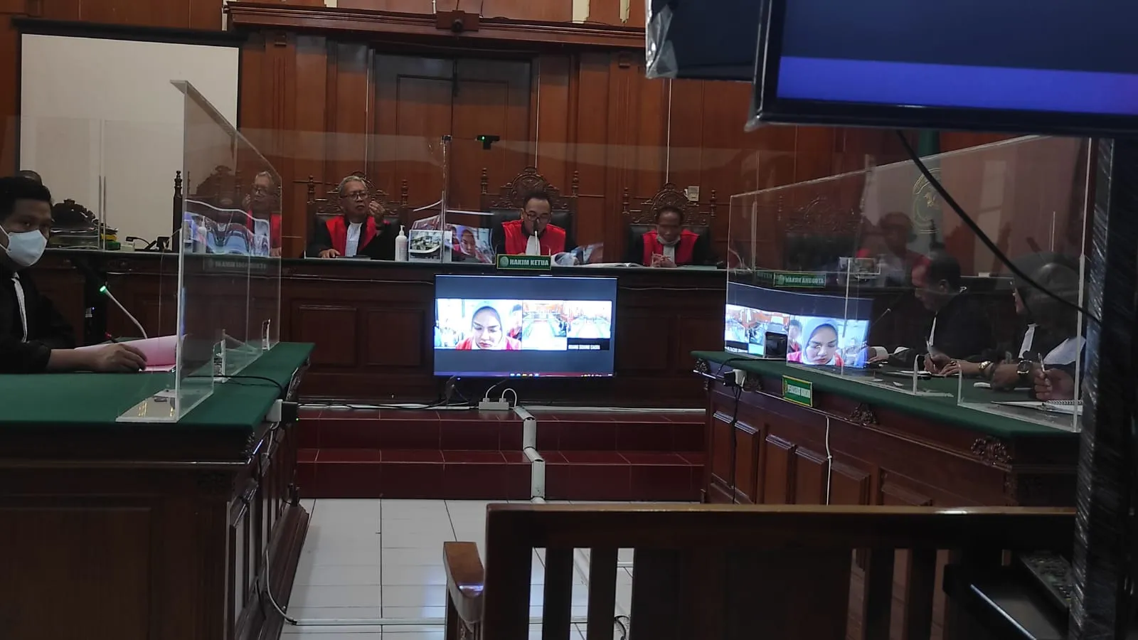 Jalani Sidang Secara Daring, Selebgram Medina Zein Divonis 2 Tahun Penjara